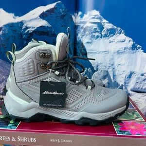 New Eddie Bauer  boots size 6